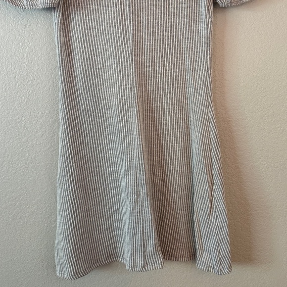Caution To The Wind Gray Striped V-Neck Bubble Sleeve Dress Small - Picture 7 of 8